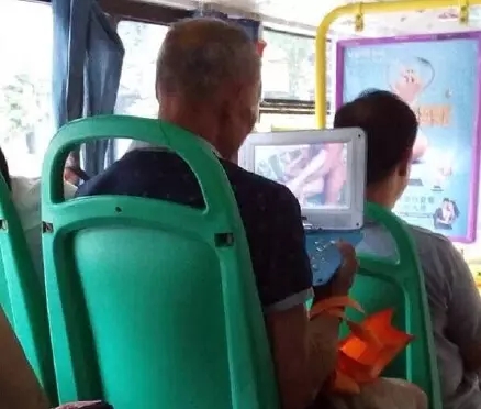 Man Watches Porn Film On Public Bus | Shanghai Daily