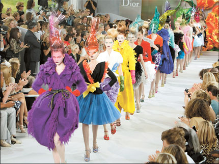 Christian Dior Fall 2010 Couture Fashion Show  Christian dior haute couture,  Galliano dior, Fashion