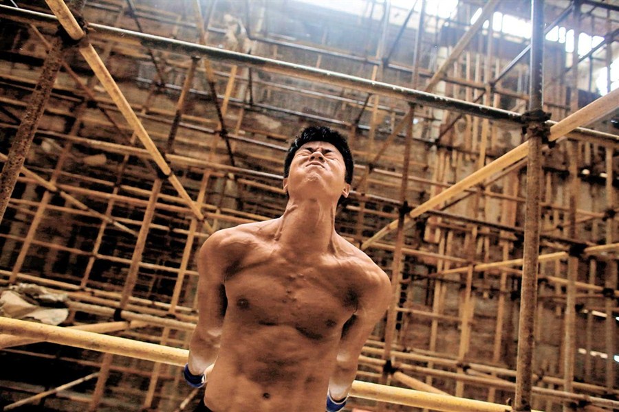 Brick Carrier Builds Legion Of Fans With His Construction Site Workout Shanghai Daily