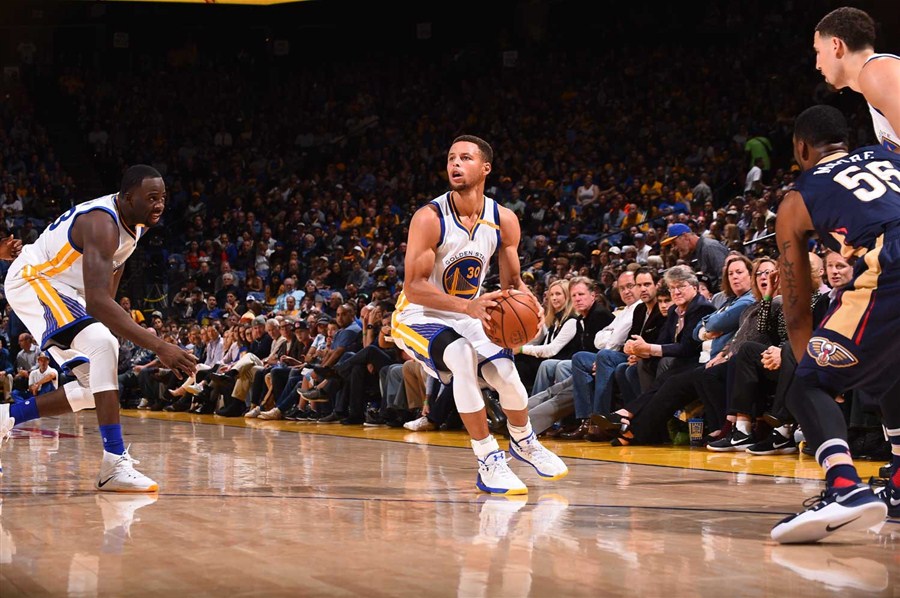 Curry hits NBA record 13 3-pointers 