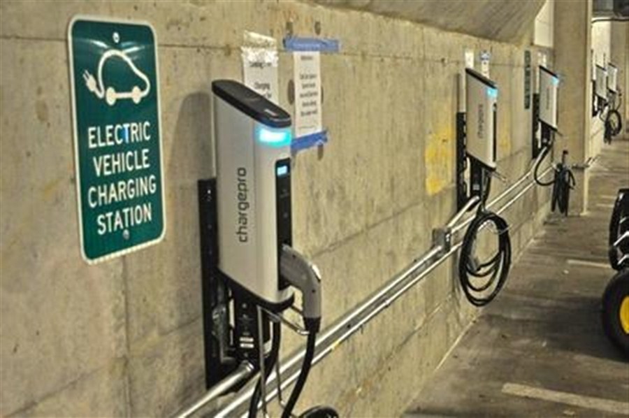 China to build more EV charging points